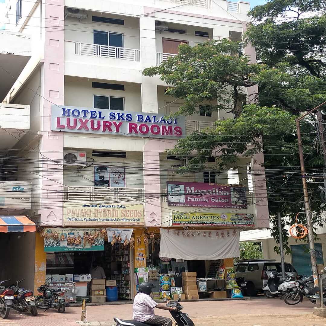 Hotel SKS Balaji Luxury Rooms - Tap to explore photos