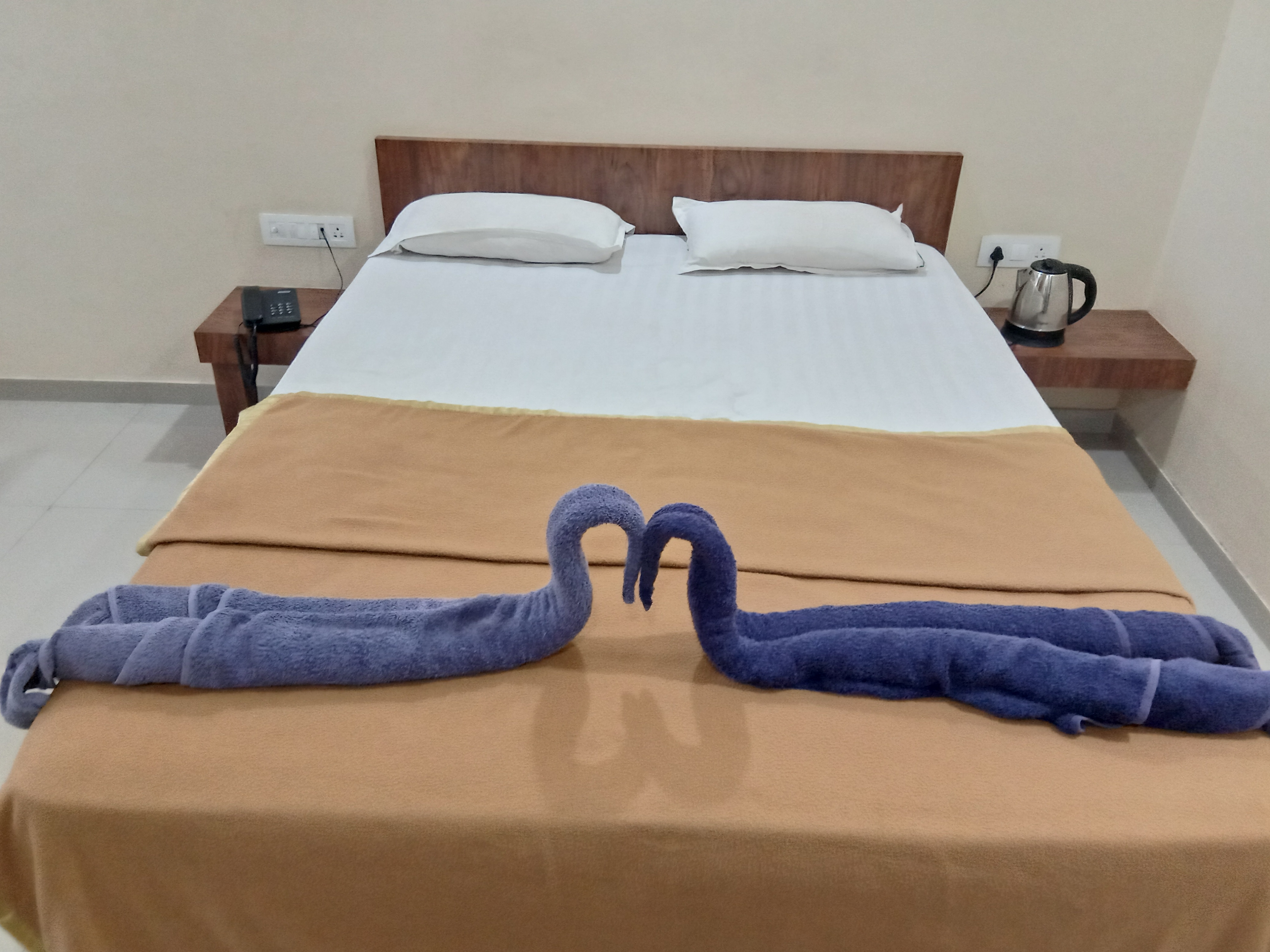 NILKANTH HOTEL - Tap to explore photos