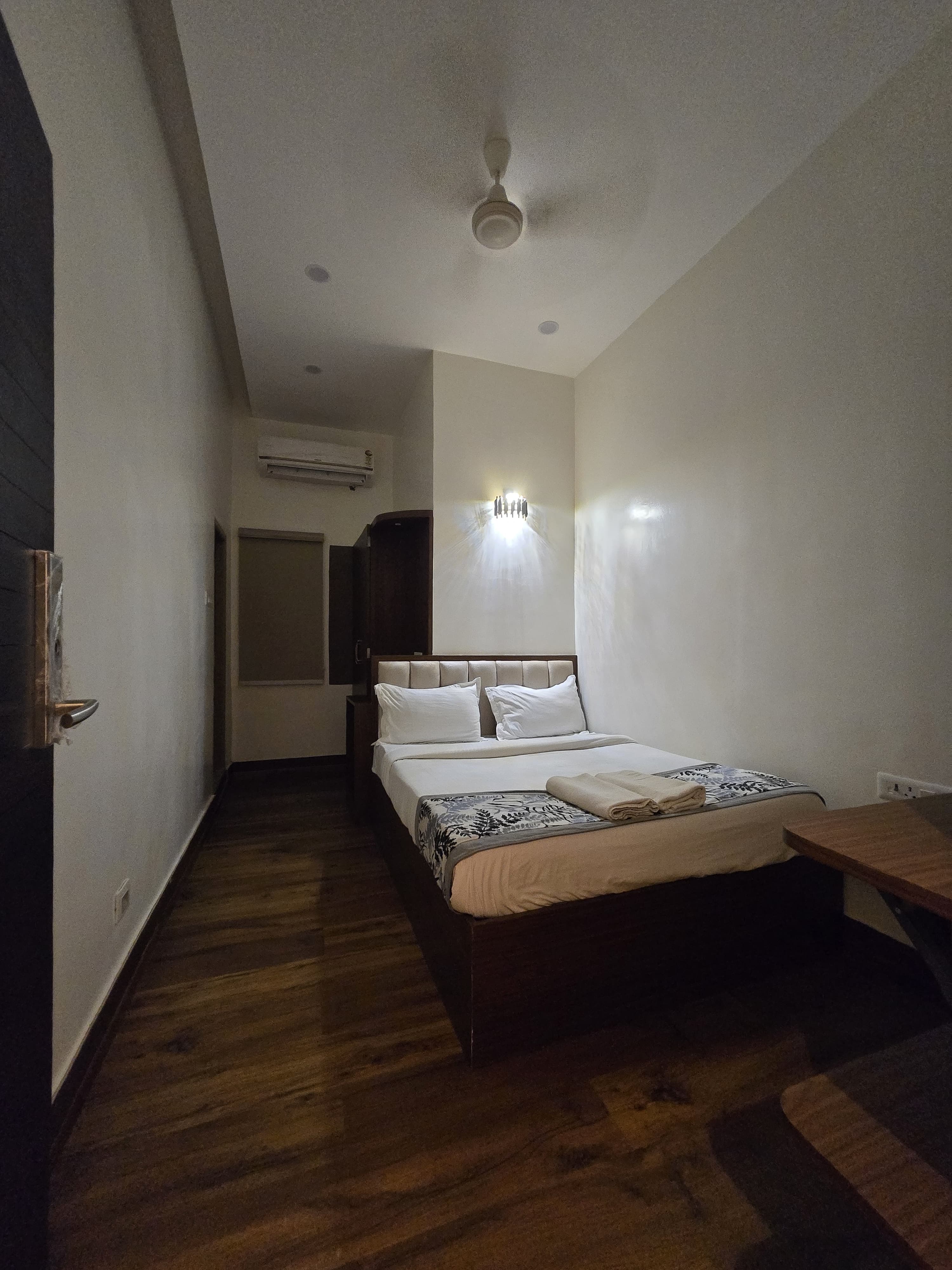 Rashmi Guest House (A Place On River) - Tap to explore photos