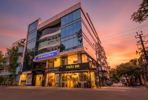 FabHotel Crown Heights - Nr. Kormangala Club