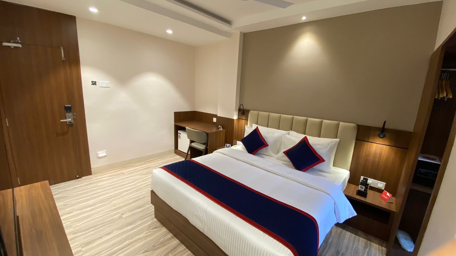 Superior Queen Room 1