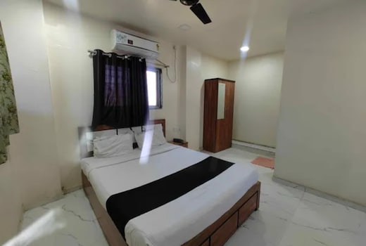 FabHotel Chaitanya Inn