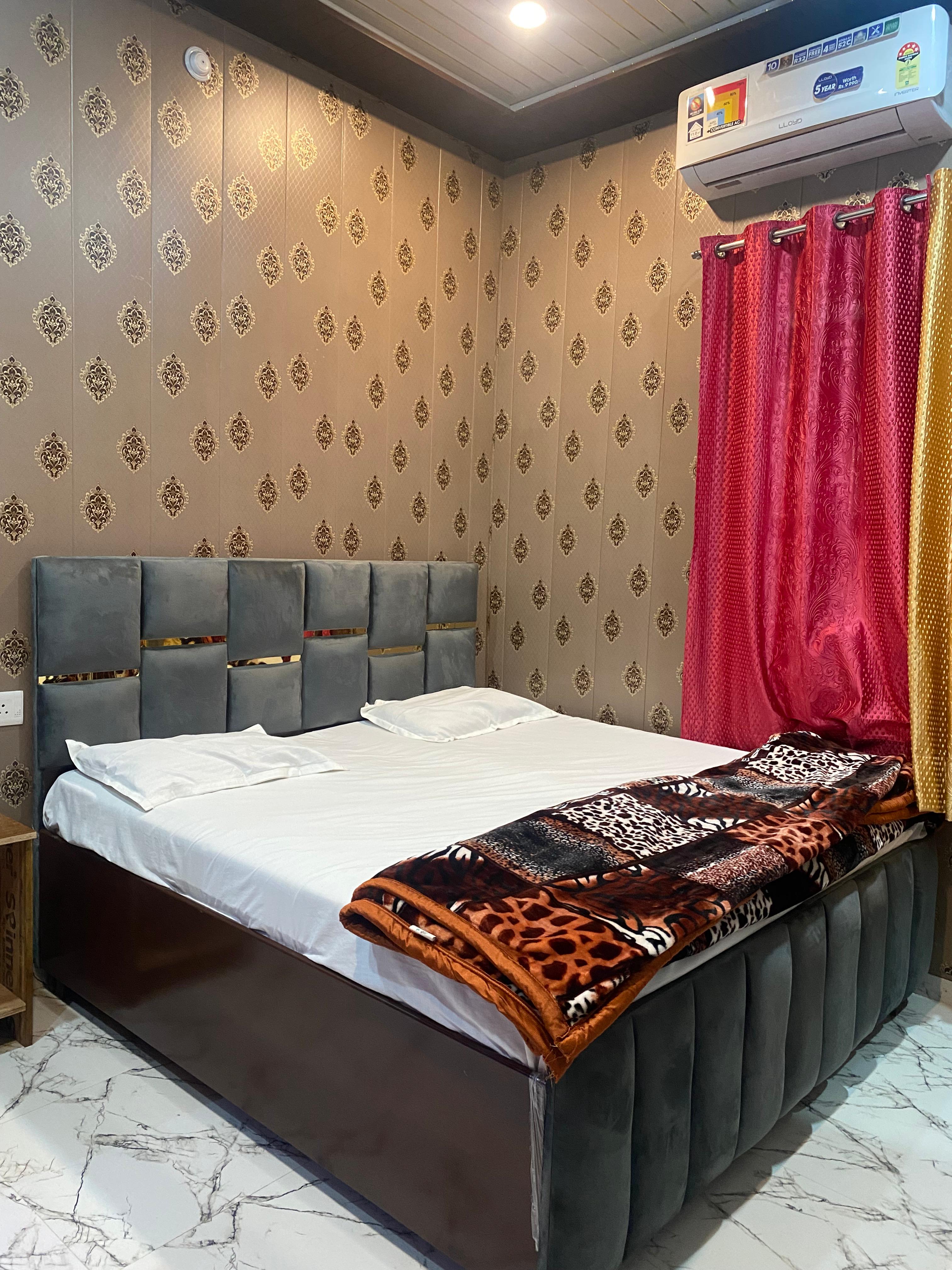 BajrangBali Guest house - Tap to explore photos