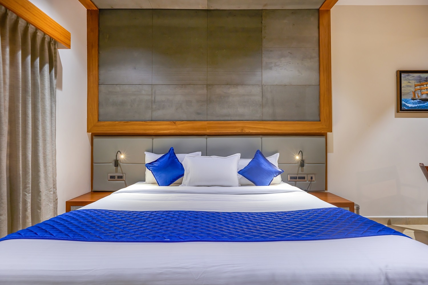 Hotel Cason International - Tap to explore photos