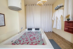 Jacuzzi
 In Balcony by Cayetana   Jawahar Nagar, Jaipur