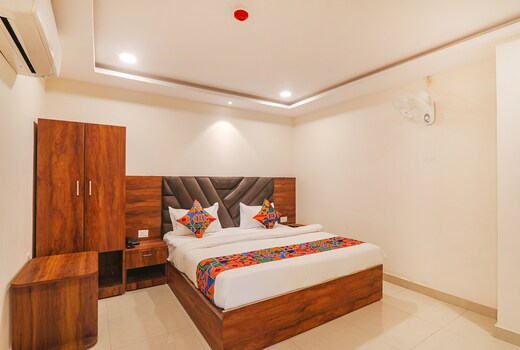 FabHotel Rachna Palace and Banquets - Nr. Lekhraj Metro Station