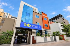 FabHotel La Banian, Bombay Hospital, Indore