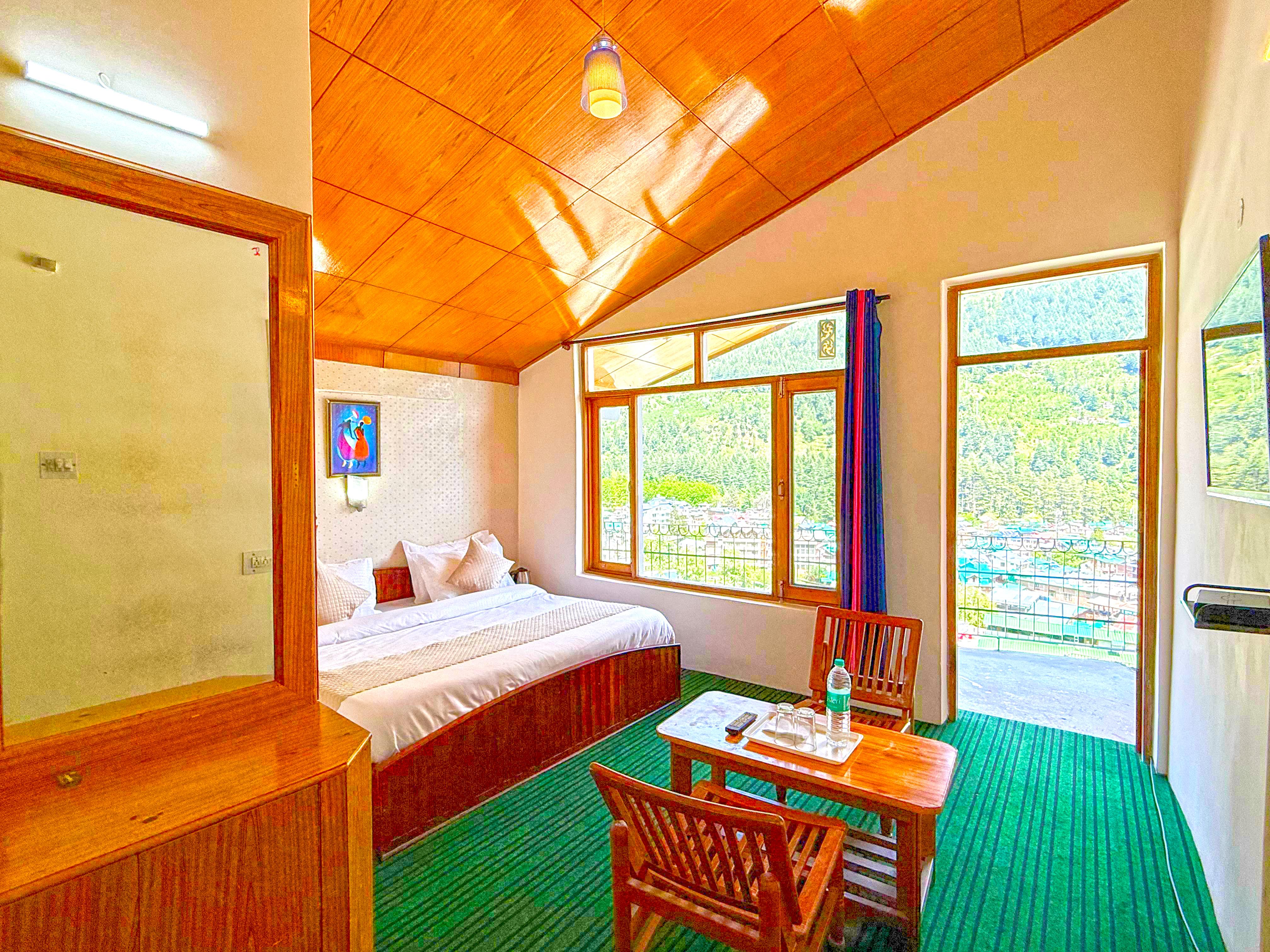 Hotel Alpine Near Mall Road Manali - Tap to explore photos