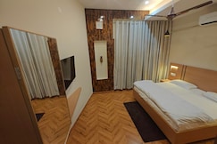 Desert Crown Hotel & Restaurant, Loharu