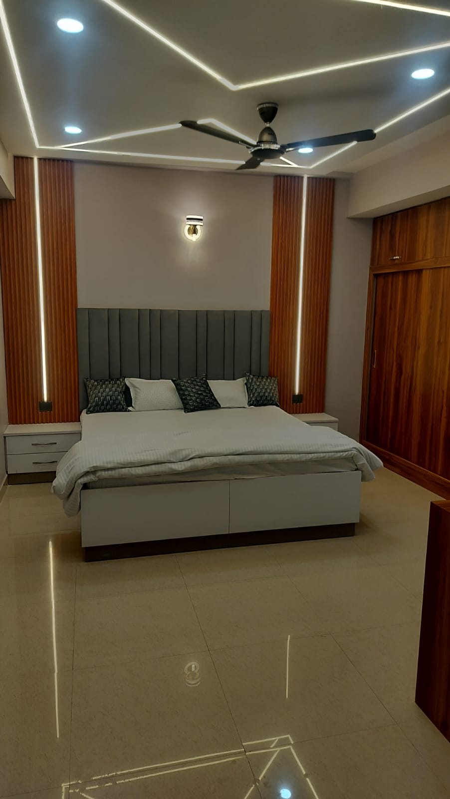 Serene Luxury: Comfort and Class - Tap to explore photos