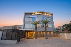 FabHotel Crown Residency, Faridabad