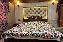 HOUSEBOAT LAVISH PEARL, Srinagar