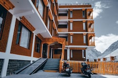 Hotel The Kaiser Palace, Kargil