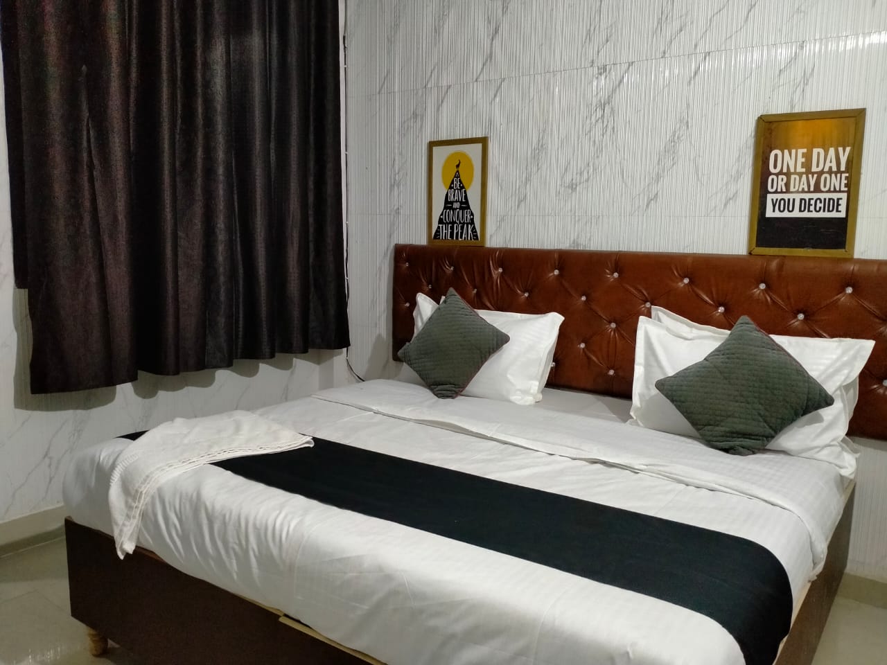 Hotel O Maharaja Rooms And Stay Near Worlds Of Wonder - Tap to explore photos