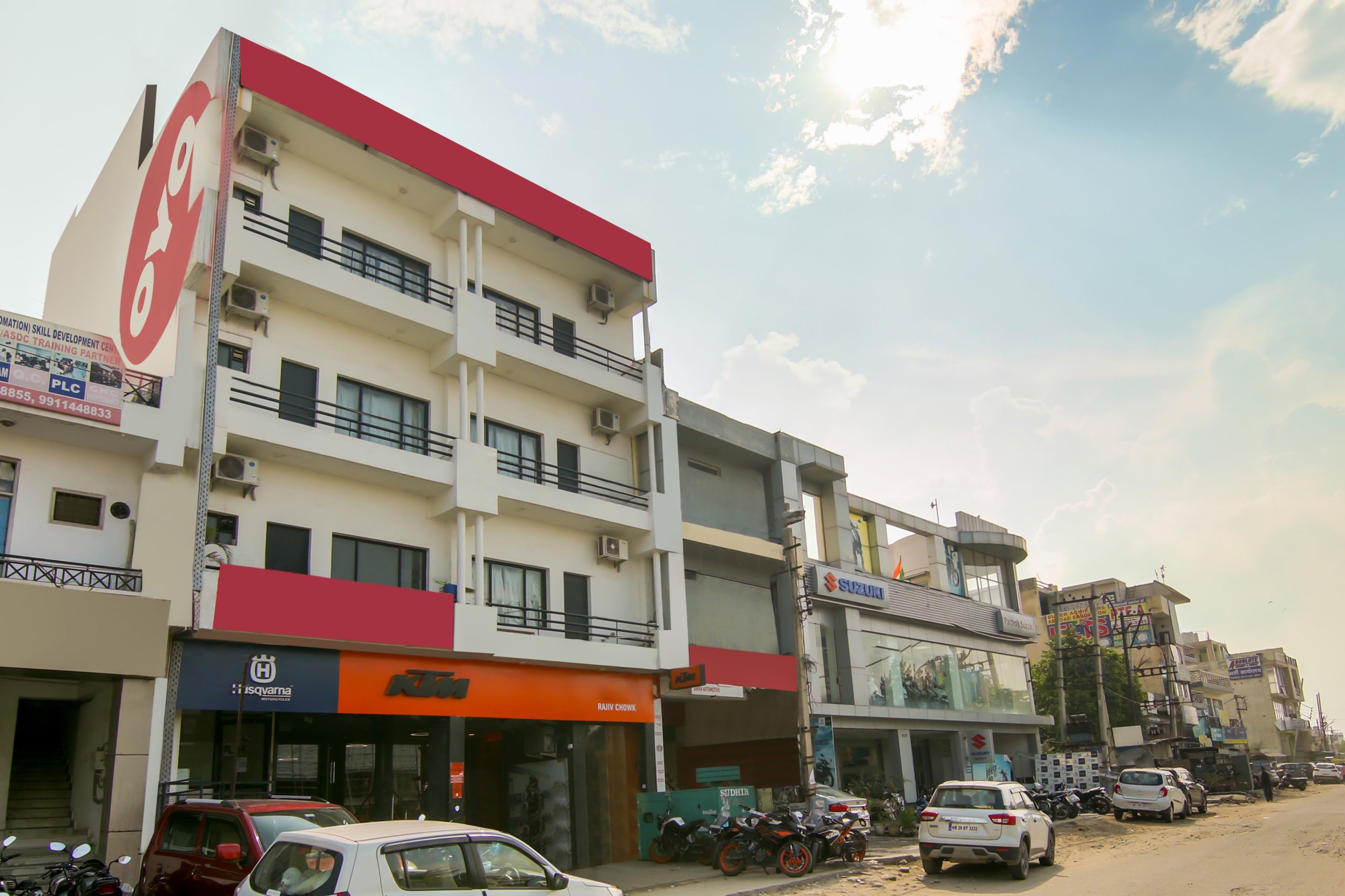 Hotel O Dream View Near Omaxe Celebration Mall - Tap to explore photos
