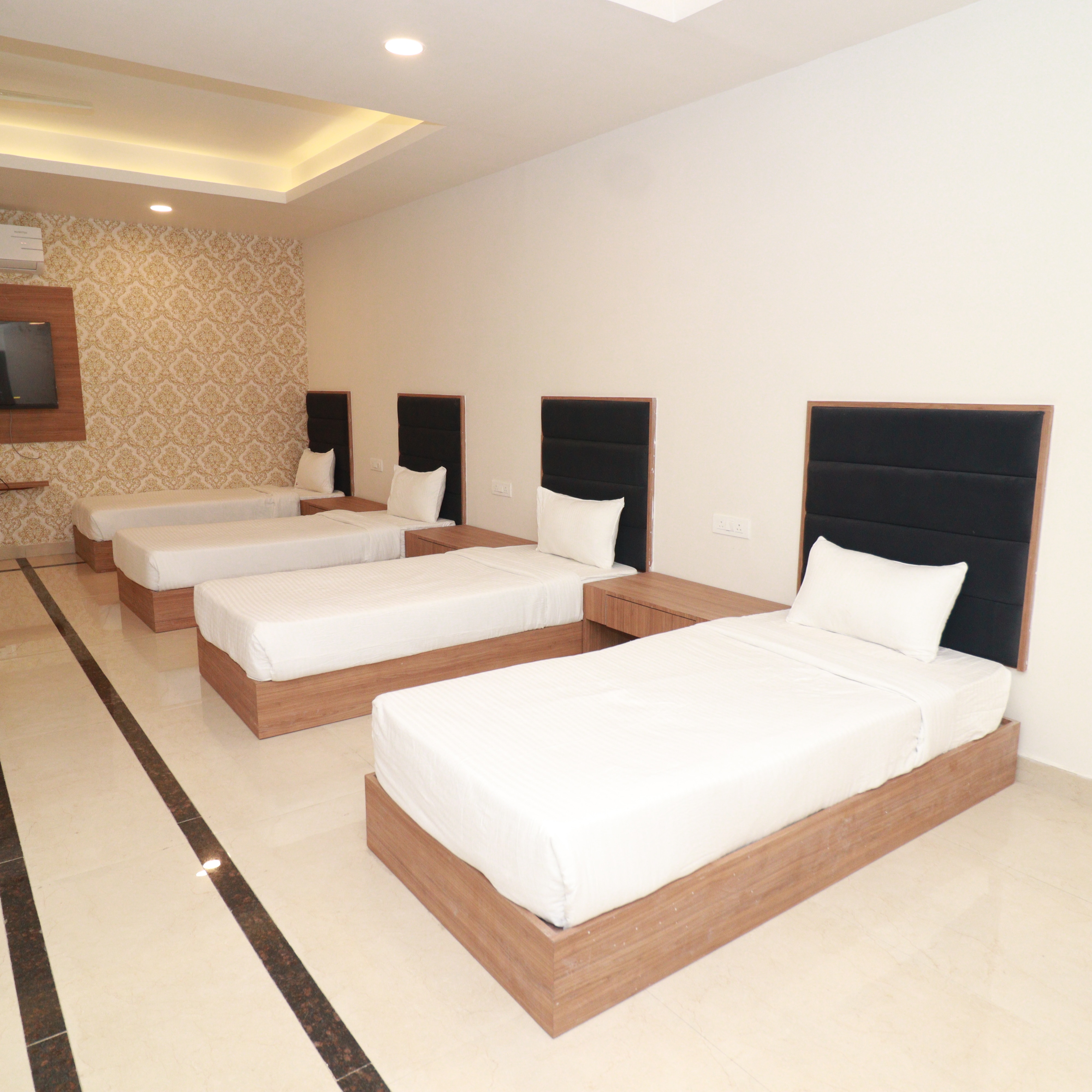 7 VACHAN LAWNS AND BANQUET - Tap to explore photos