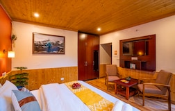 Deluxe Room (with balcony)