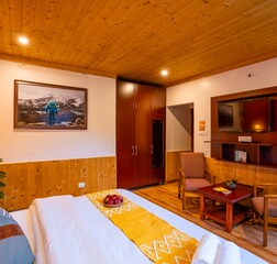 Deluxe Room (with balcony)