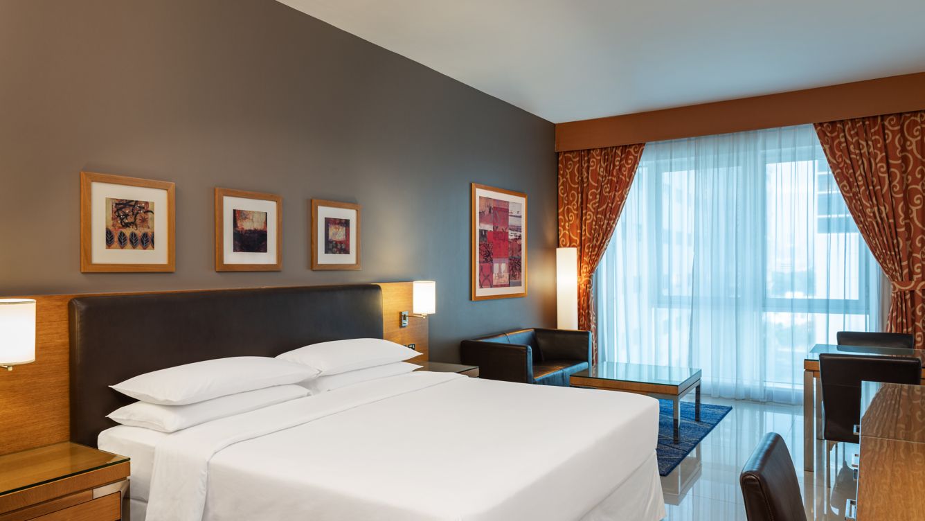 Four Points By Sheraton Bur Dubai - Tap to explore photos
