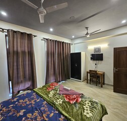 Family Room with Free Breakfast/Wi-Fi/Refreshment Kit