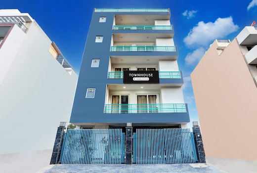 Super Townhouse Sector 52 Near Artemis Hospital