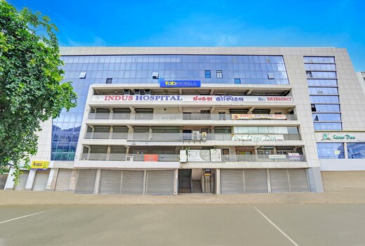 FabHotel Raj Palace I- Nr. Swaminarayan Temple