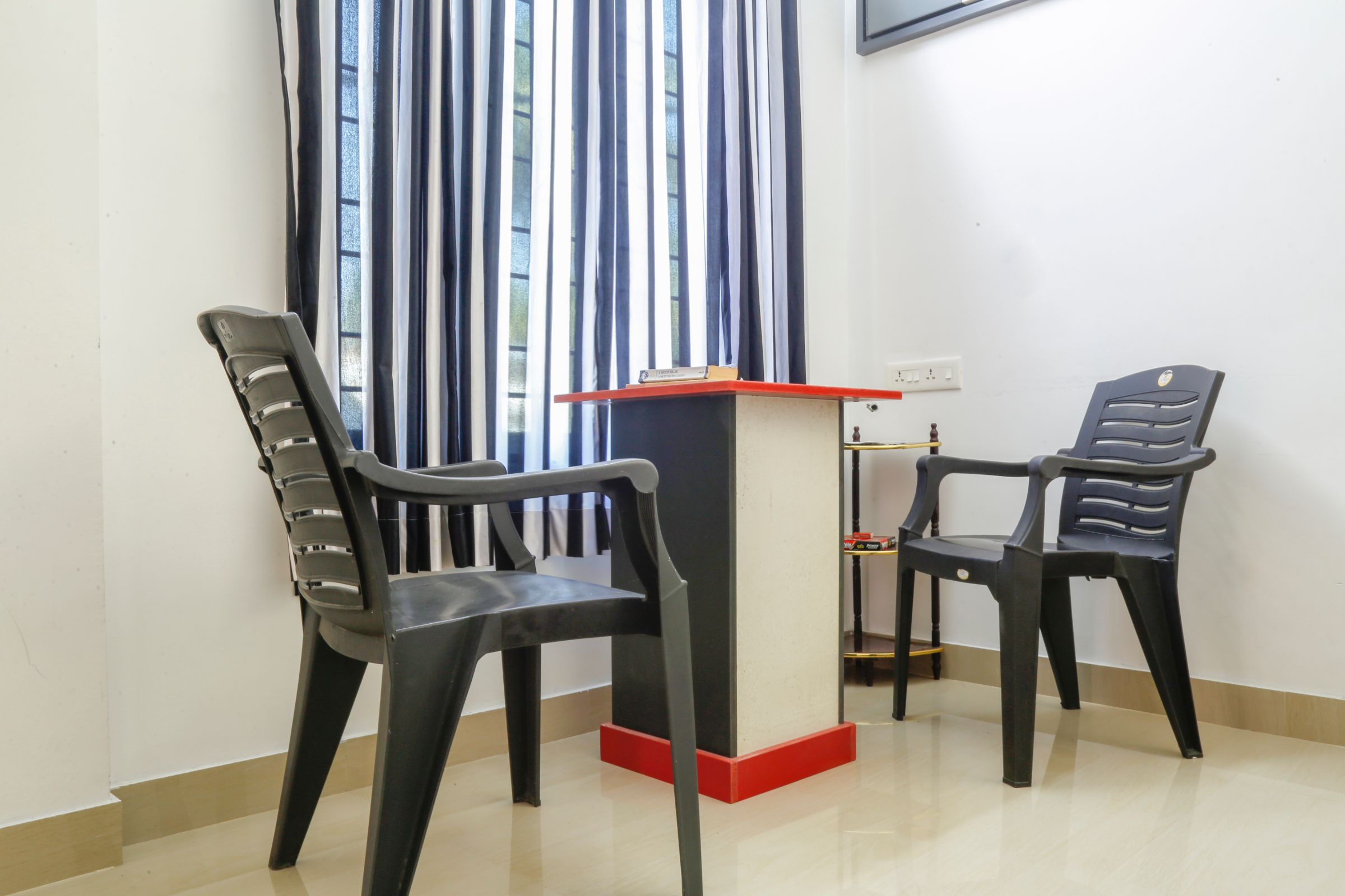 Cuckoos Nest Serviced Appartments - Tap to explore photos