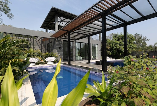 StayVista at 5 BHK @ The Charcoal Villa