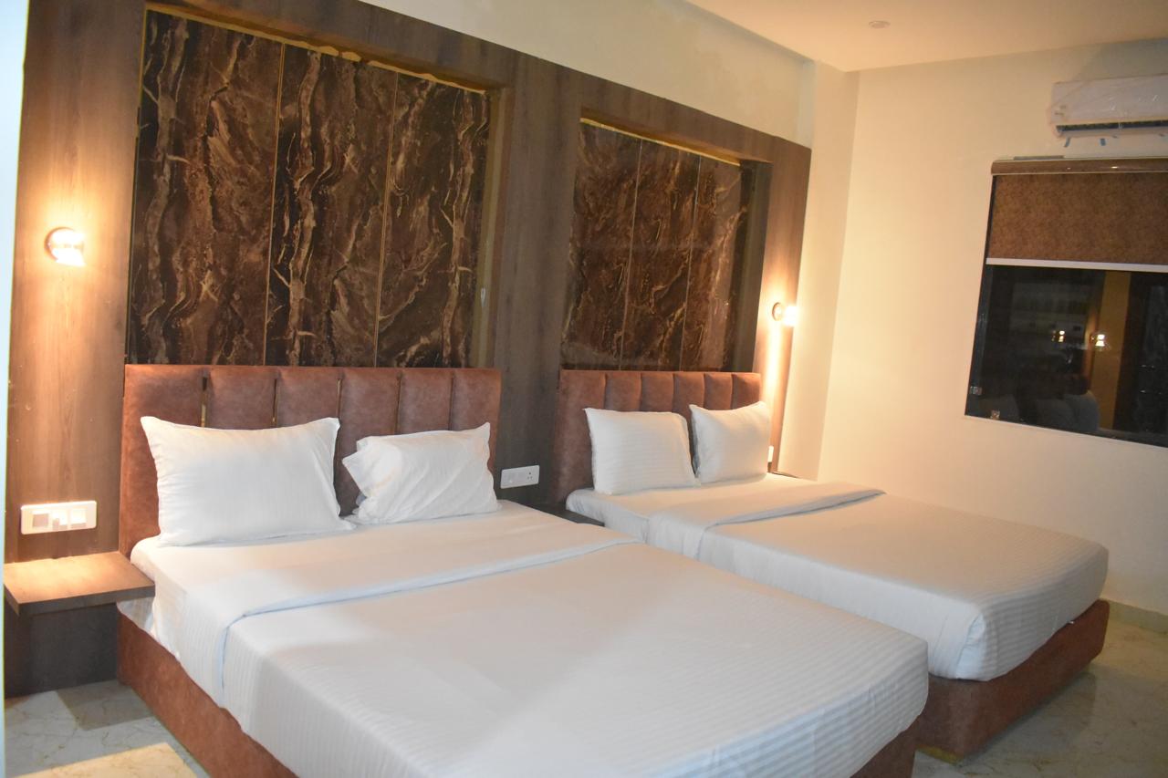 Hotel Akhilesh yagya - Tap to explore photos