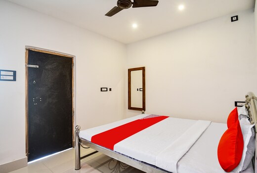 Hotel O Mango Leaf Hotel & Restaurant