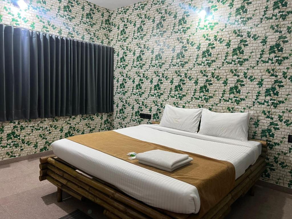 MODHERA SUNRISE RESORT - Tap to explore photos