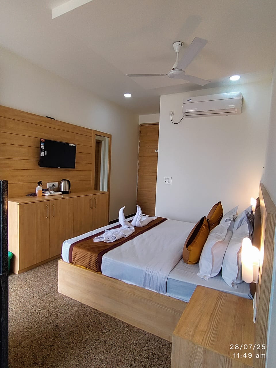 Hotel Devi Ram Atithi Bhawan Vrindavan - Tap to explore photos