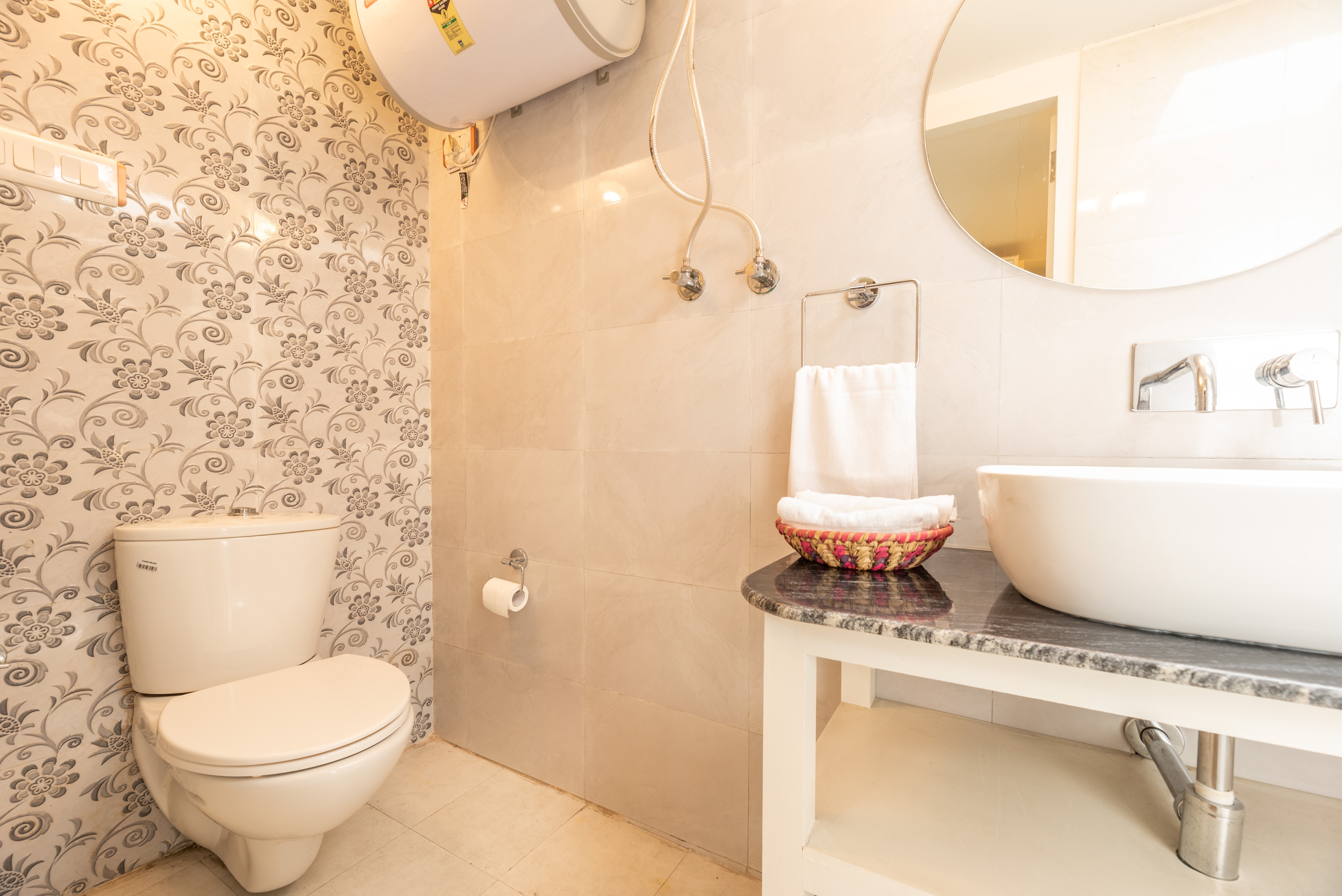 Palms BnB 1 Bedroom near Khan Market - Tap to explore photos