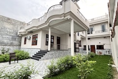 The London Villa, Varanasi