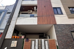 1BHK Bright Airy Apartment Near Bombay Hospital, Indore