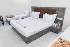 MEERA RESIDENCY VRINDAVAN- 10 Minutes walking from Banke bihari ji Temple, Vrindavan