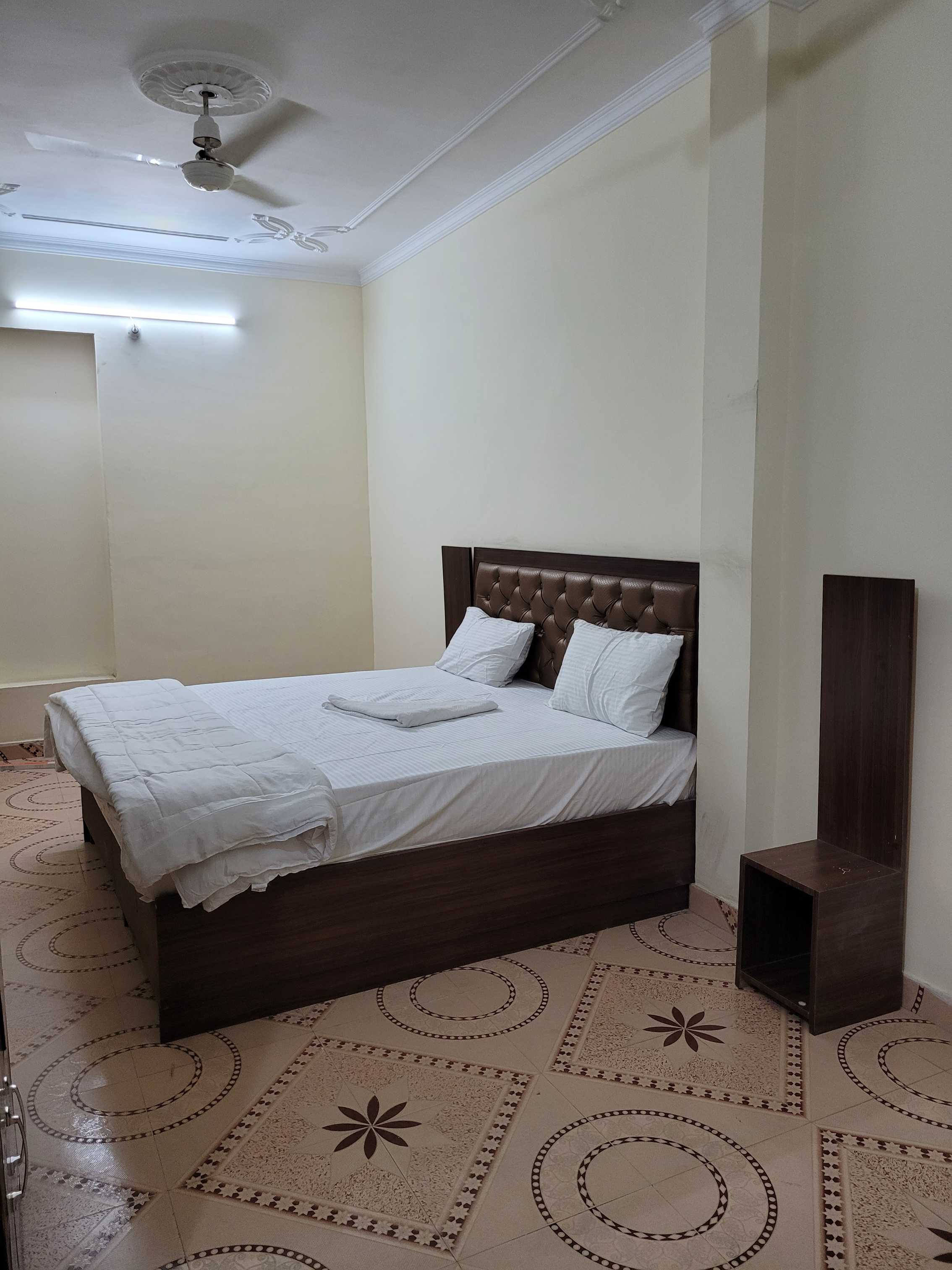 Hotel O Rose guest house - Tap to explore photos