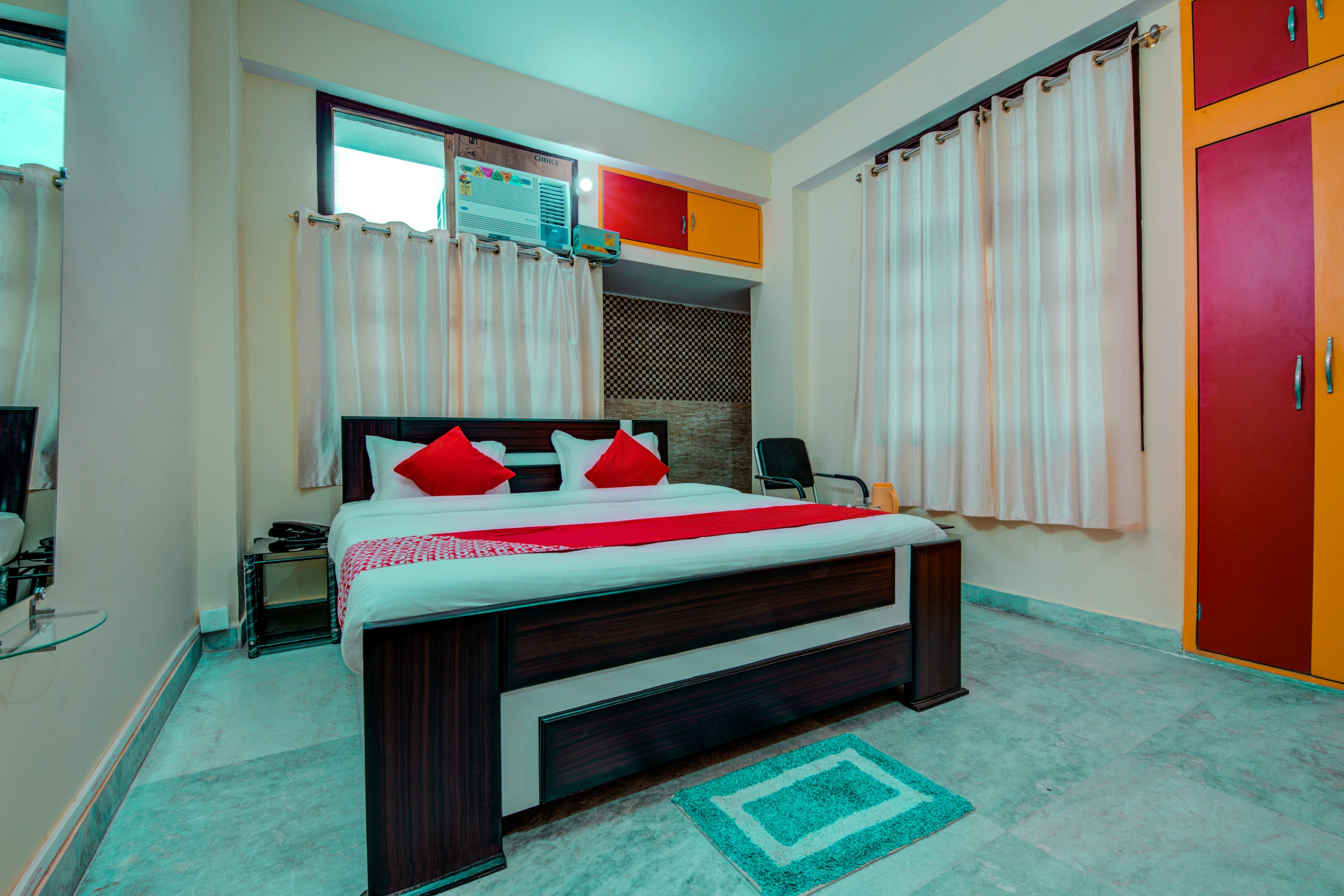 Super Hotel O Rajbanshi Nagar - Tap to explore photos