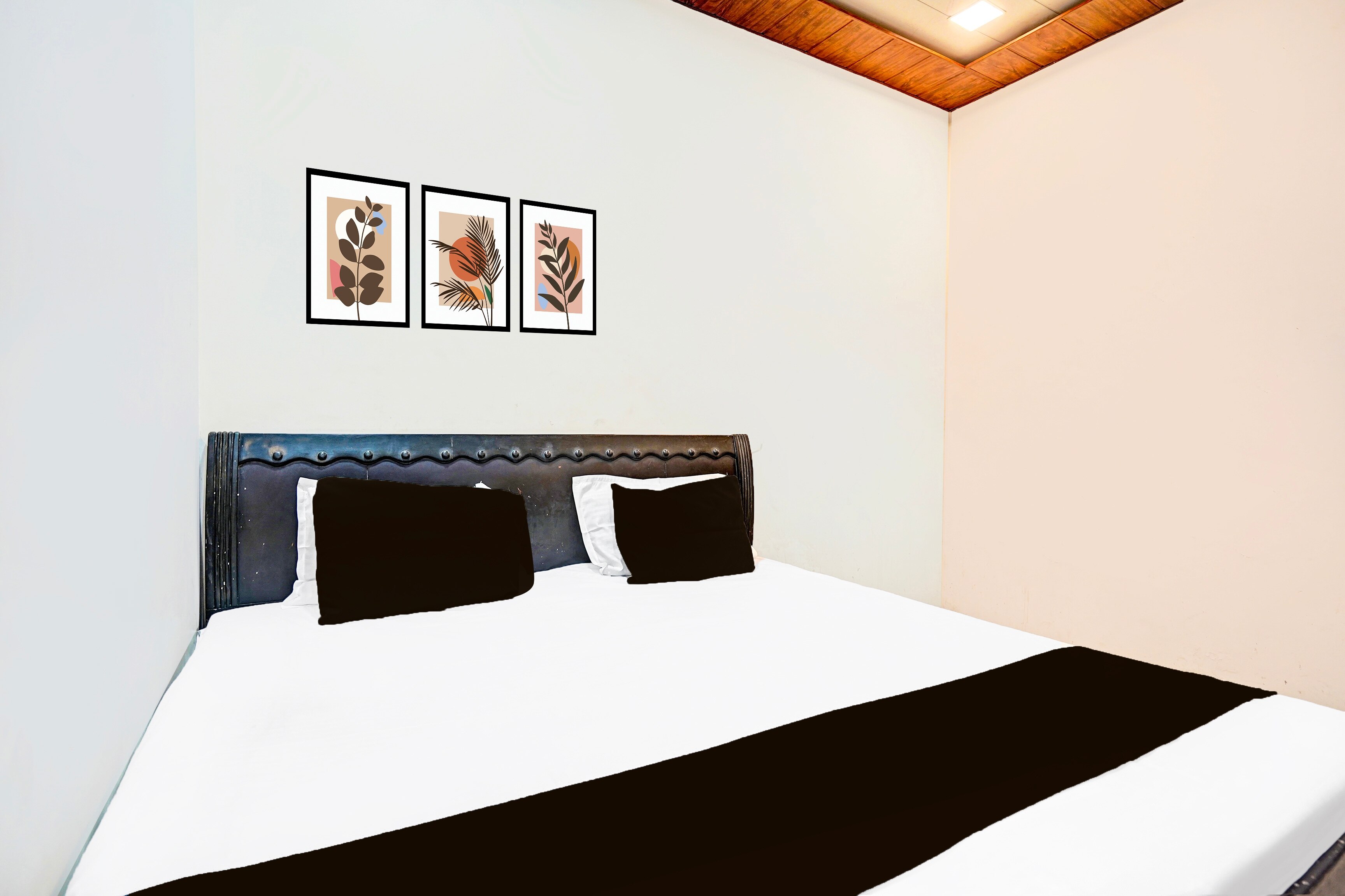 Hotel O R.K GUEST HOUSE & RESTAURANT - Tap to explore photos