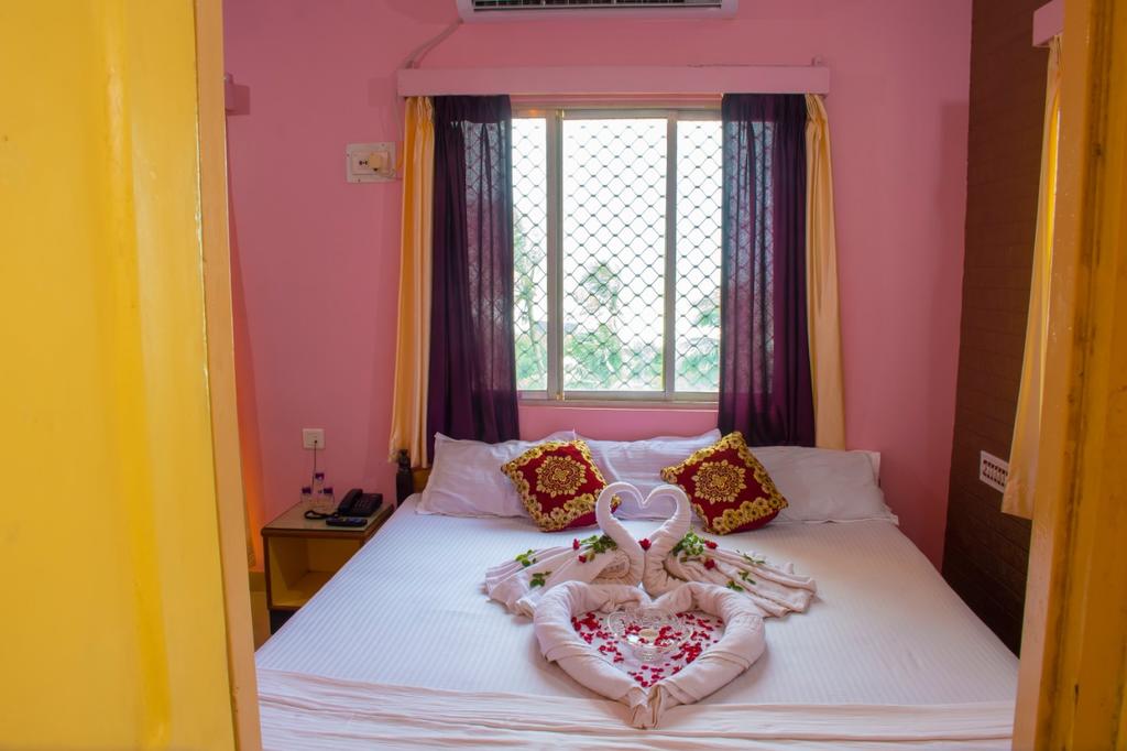 HOTEL RAJ PRAKASH - Tap to explore photos