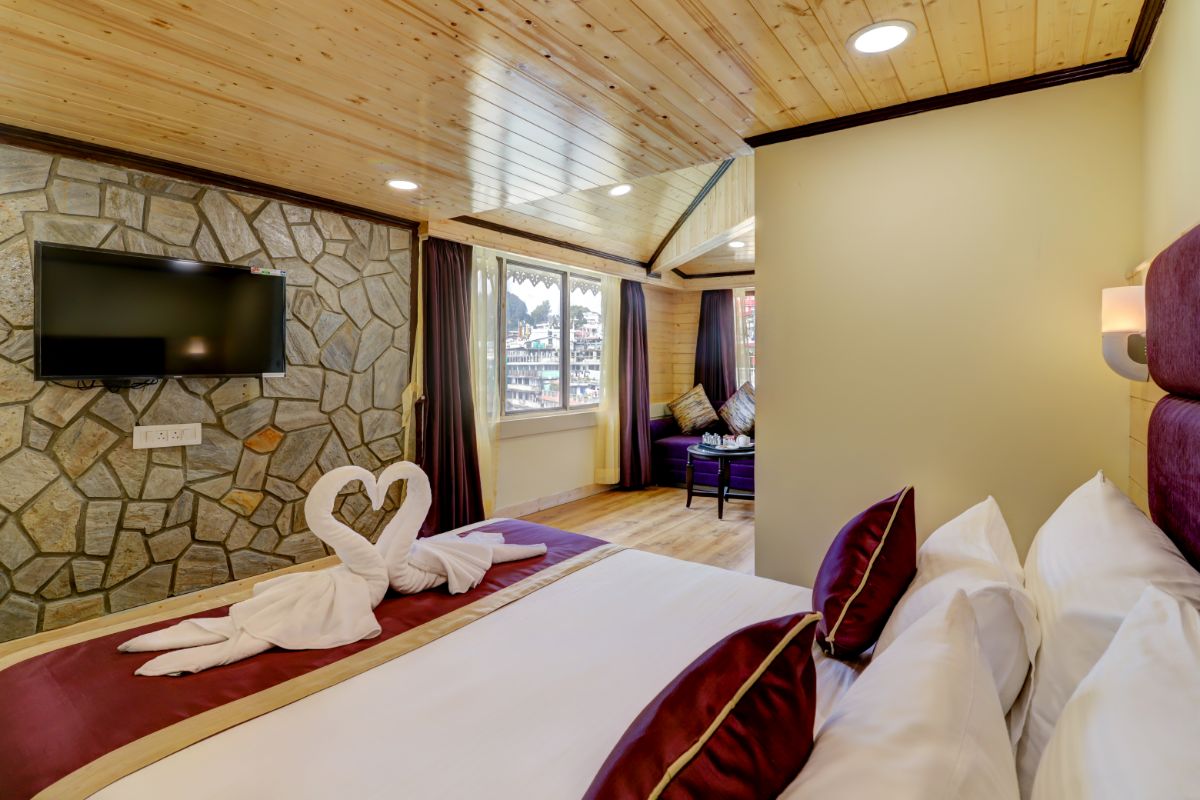 Sumitel Hotel 500 meters from Mall Road - Tap to explore photos