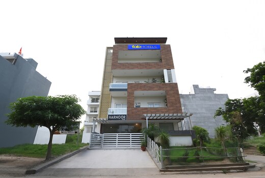 FabHotel Harnoor House - Gold Souk Mall
