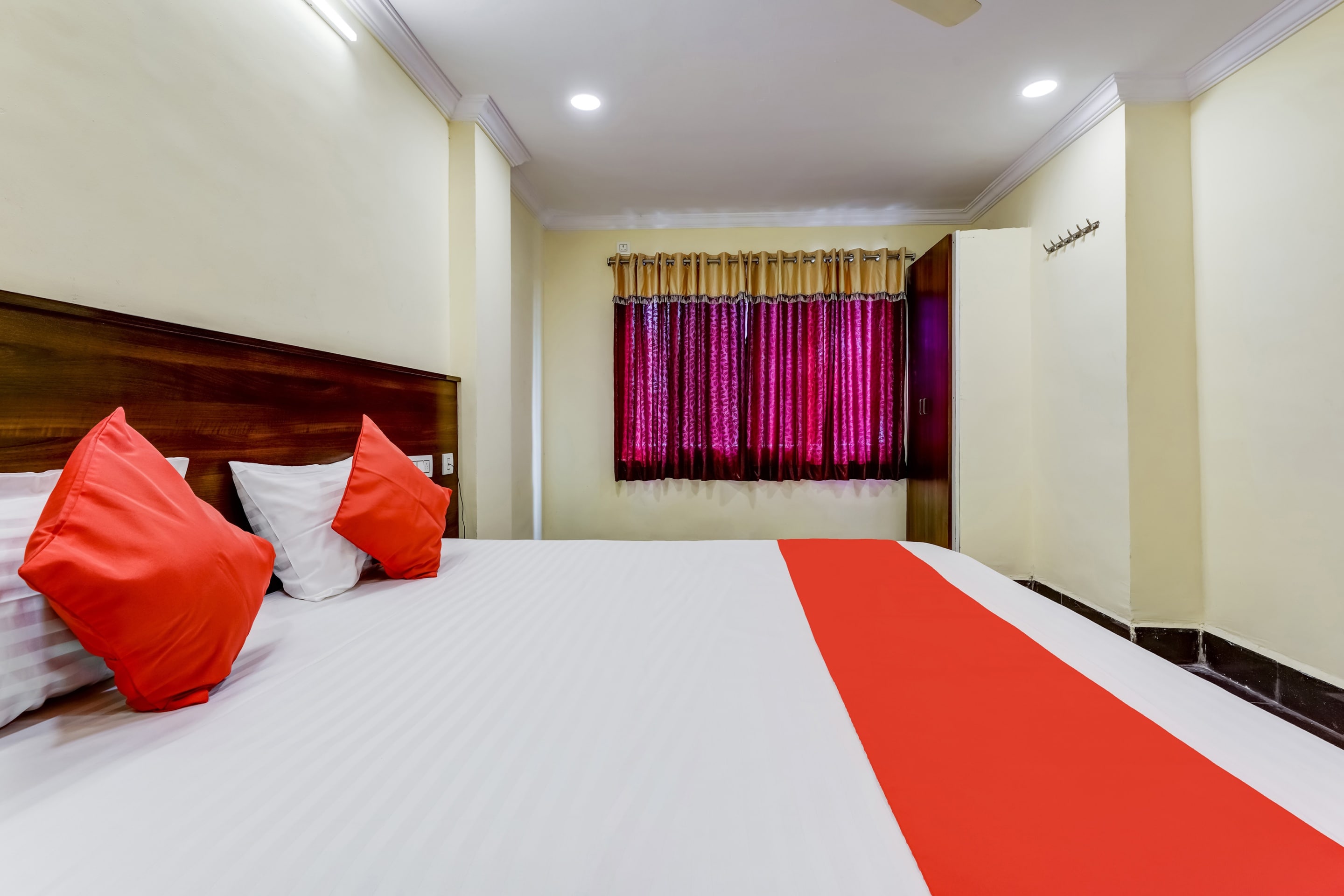 Collection O Srinivasa Residency - Tap to explore photos