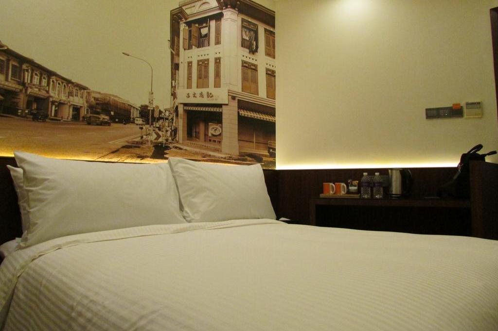 Aqueen Heritage Hotel Joo Chiat - Tap to explore photos