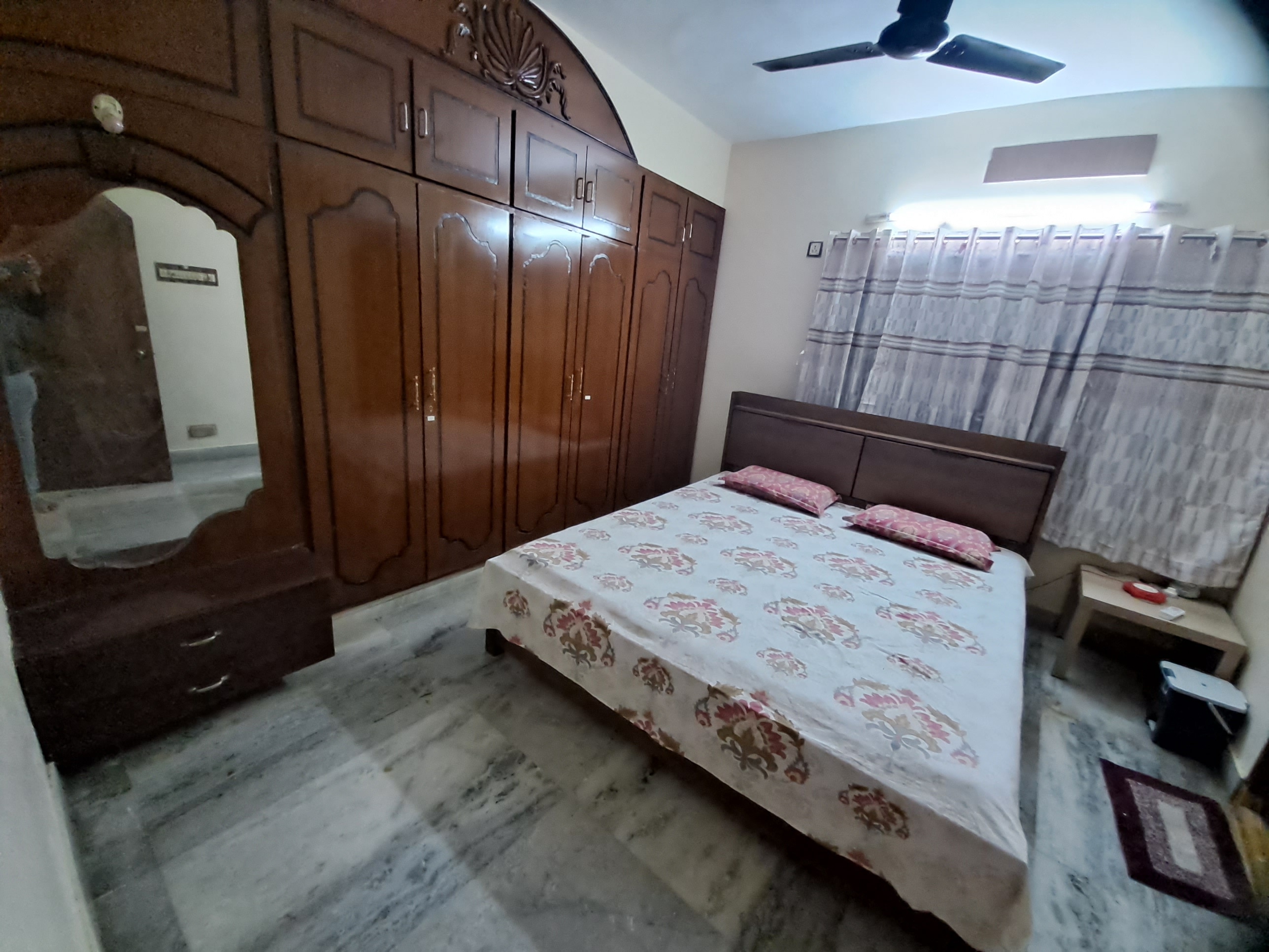 SR home stay - Tap to explore photos