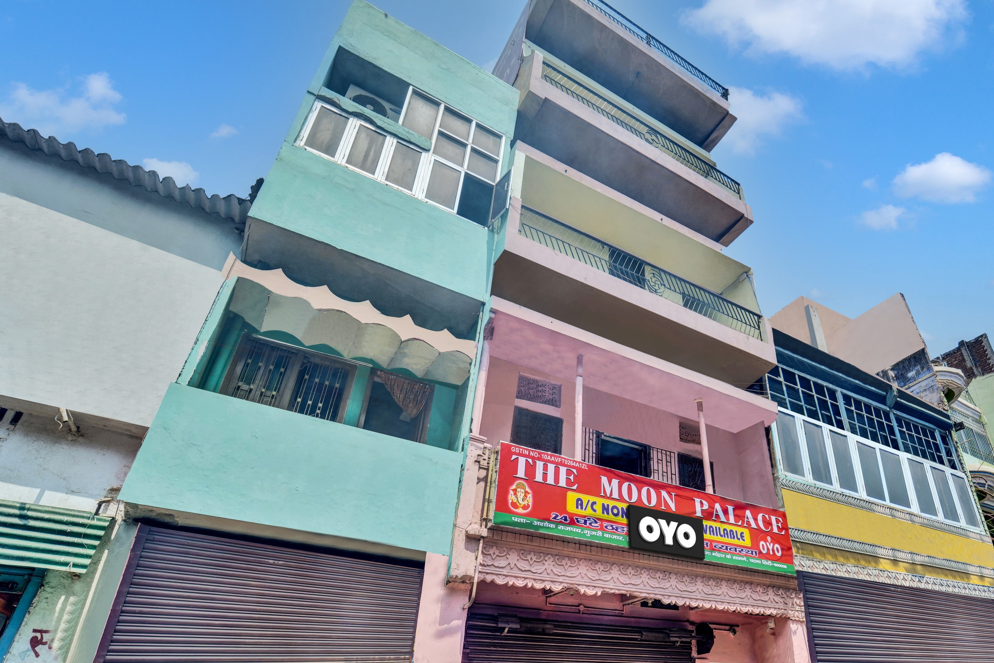 Hotel O The Moon Palace - Tap to explore photos