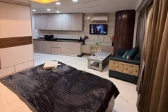 Gaur city studio stay, Greater Noida