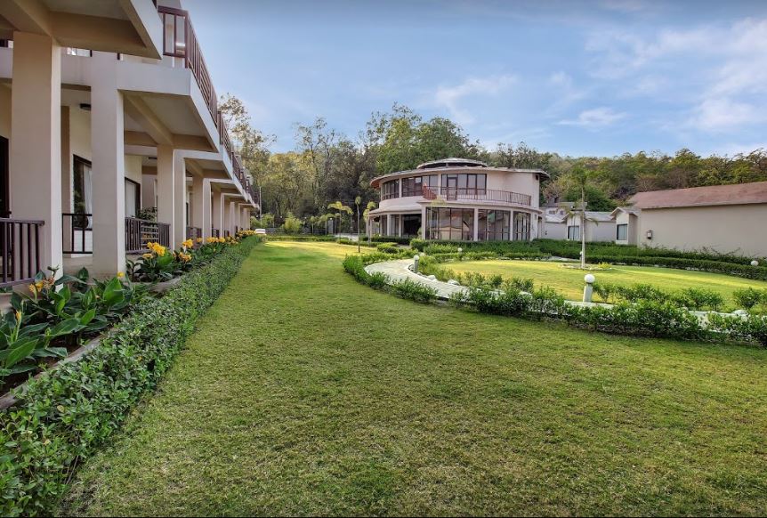 Corbett Rattan Elwood Resort - Tap to explore photos