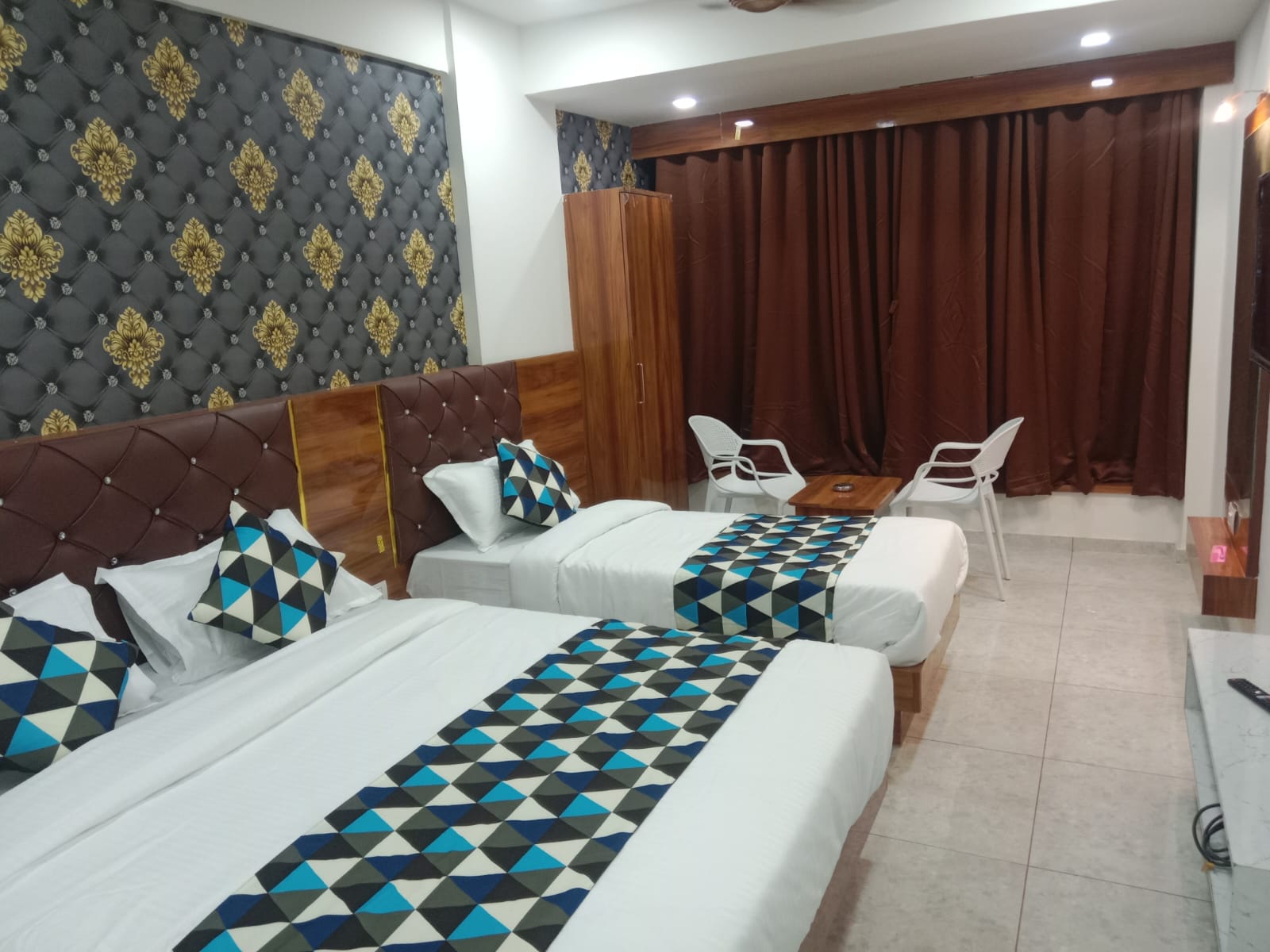 Hotel Relax Guest House - Tap to explore photos