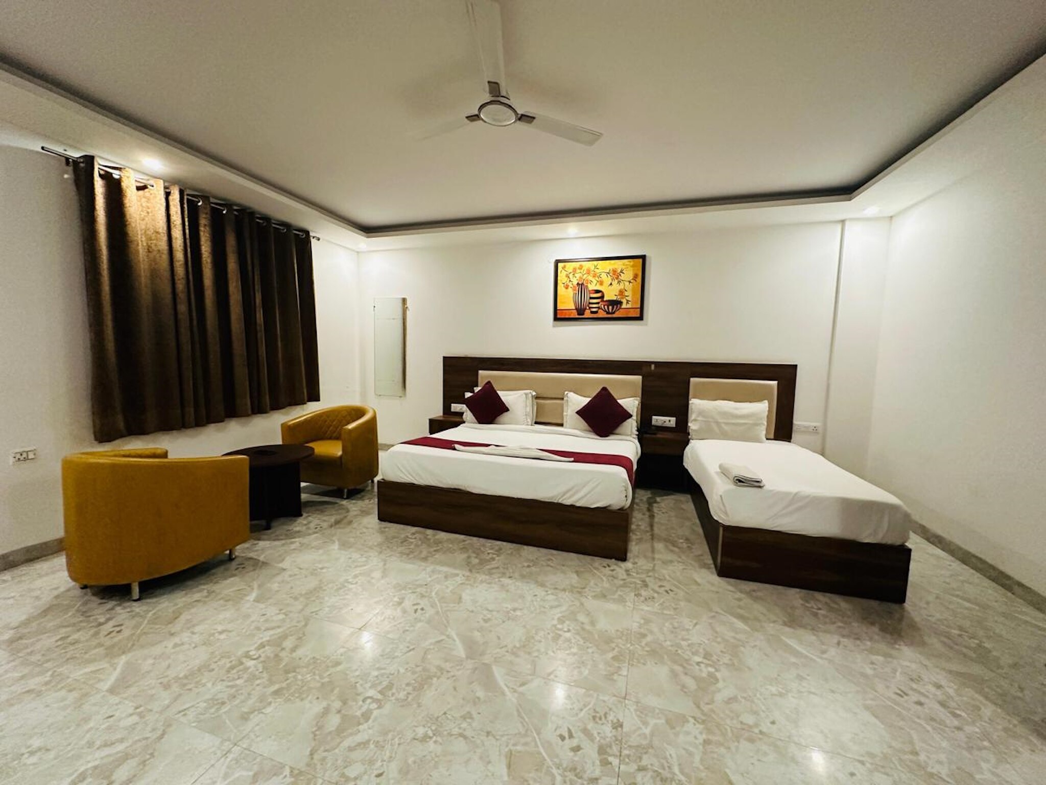 Hotel De Clark @ Delhi Airport with Free Parking - Tap to explore photos